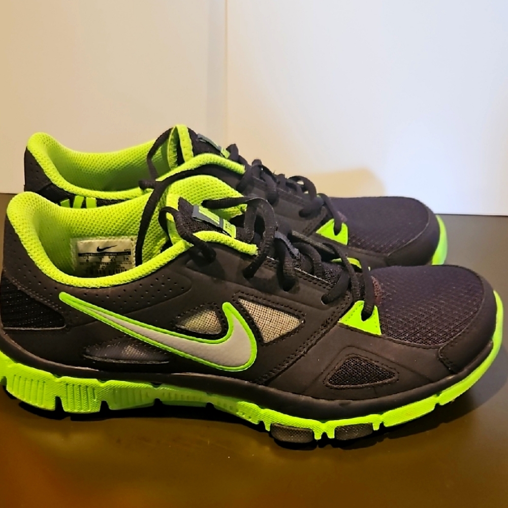 Nike Flex 2.0 Mens 8-8.5 (Read Discription)
